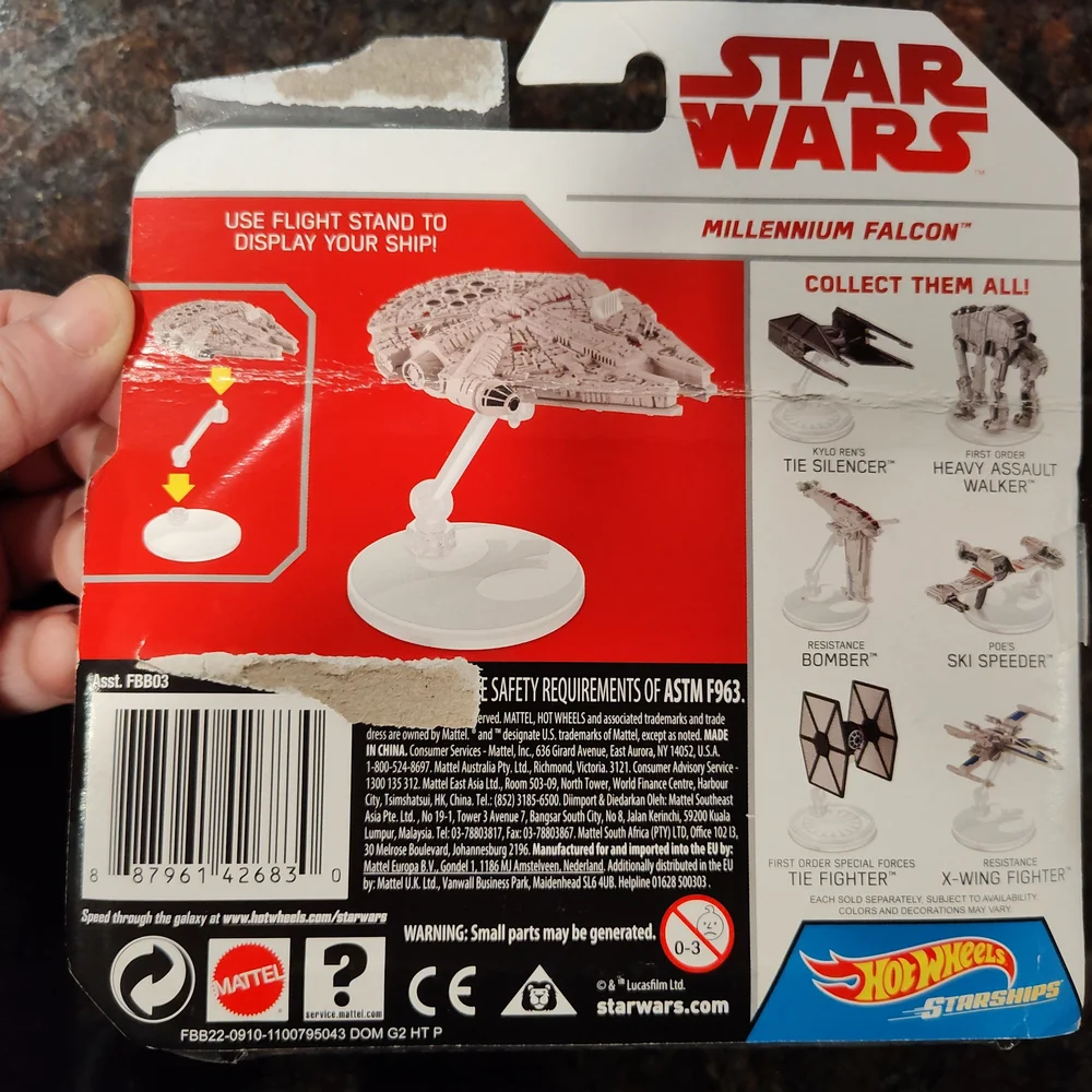 NEW Star Wars Millennium Falcon Hot Wheels Starships Toy With Flight Stand